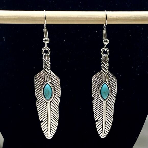ATU Southwestern Style Native American Silver Feather Dangles - Picture 4 of 6